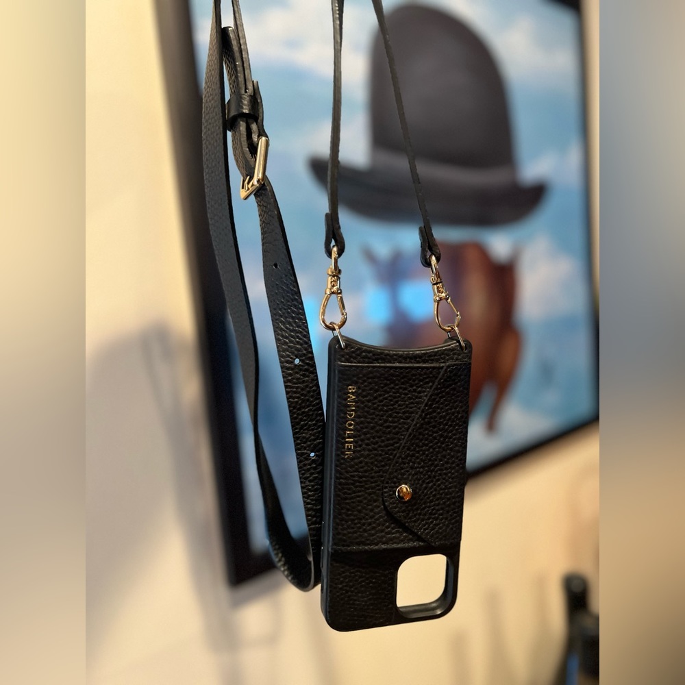 Bandolier Pebble Leather Crossbody Bandolier in Black/Gold /iPhone 11 Pro📱 - Picture 2 of 9